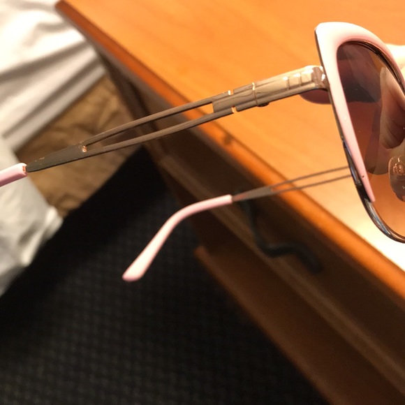 Bob Mackie sunglasses - Picture 4 of 5